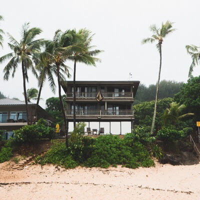 Tall beautiful vacation home facing the beach